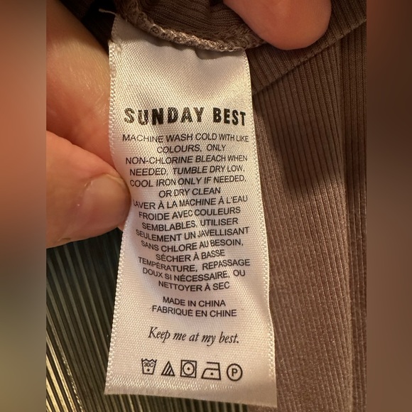 🌺 SOLD 🌺 Wilfred - Sunday Best Freshman ribbed turtleneck long sleeve - M - Picture 4 of 5